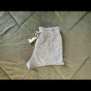 Paper bag shorts with pockets
